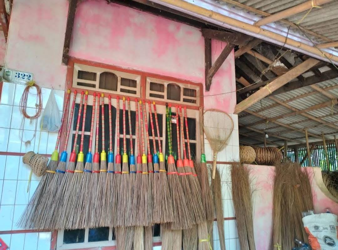 Sapu Lidi, Piring Lidi, Kerajinan terbuat dari Lidi